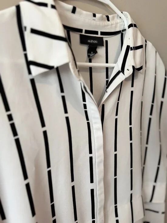 Alfani Button Up Short Sleeved Flowy Blouse Black and White size 8 - Picture 2 of 5